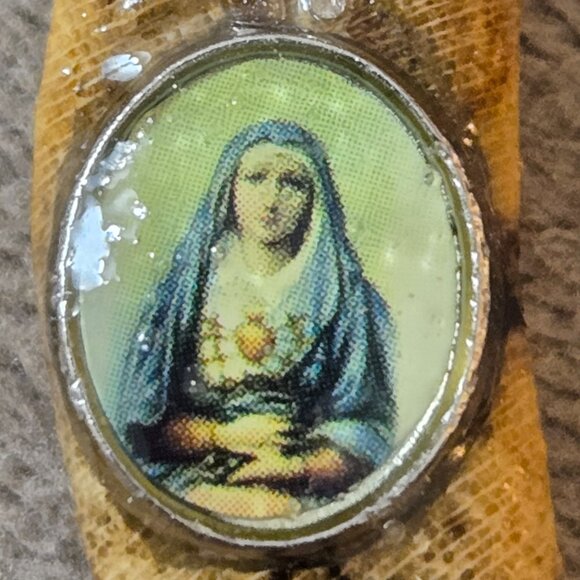 Hand Carved Crescent Moon Pendant with Immaculate Heart of Mary Medal - Picture 6 of 9